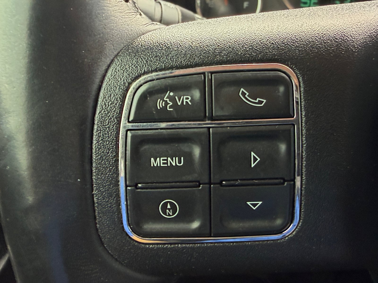 Used 2018 Jeep Wrangler Unlimited Sahara w/ Connectivity Group AWD/4WD image 18