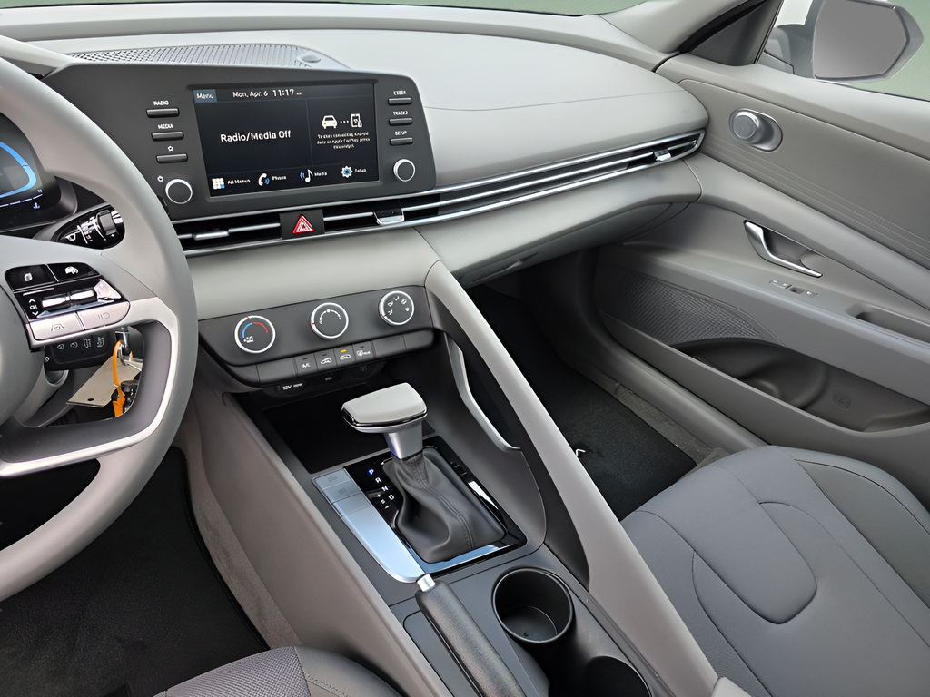 New 2026 Hyundai Elantra SE FWD image 17