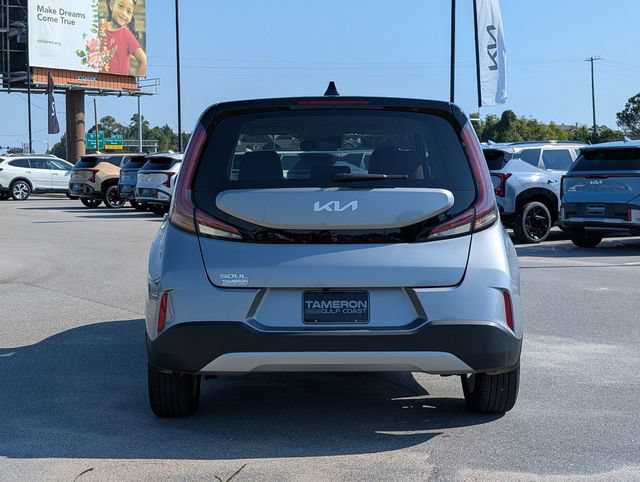 Used 2025 Kia Soul LX w/ LX Technology Package FWD image 4