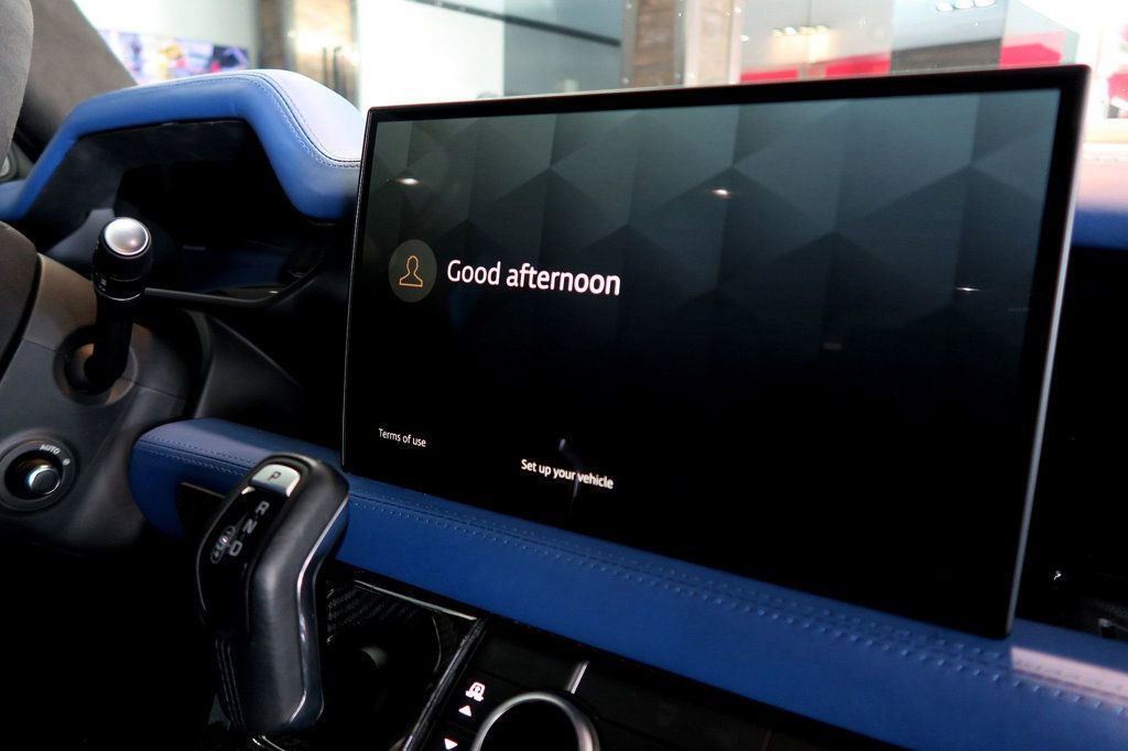 Used 2024 Land Rover Defender 110 X-Dynamic SE image 32