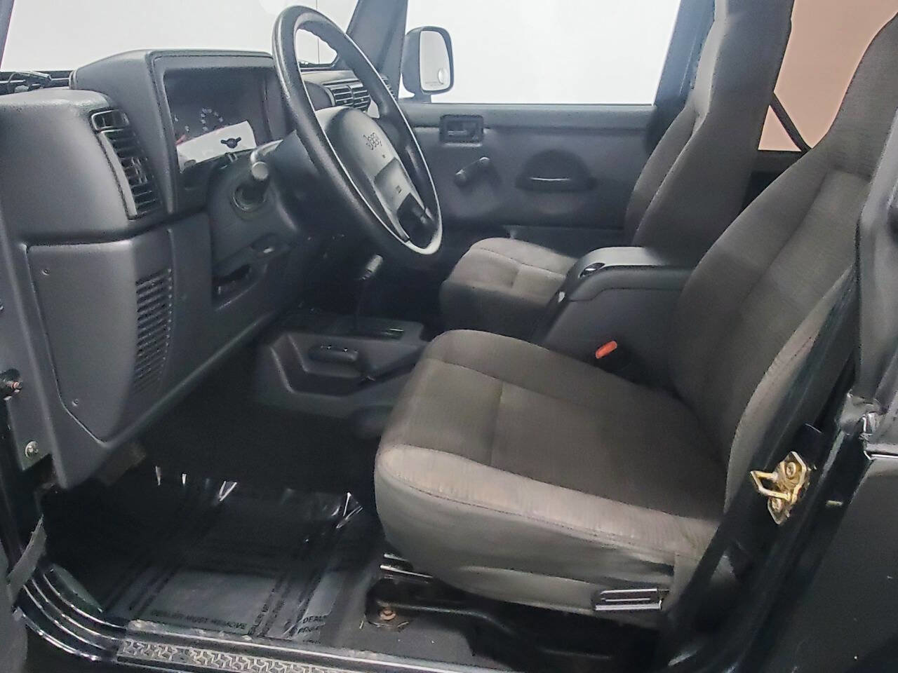 Used 2004 Jeep Wrangler SE image 9