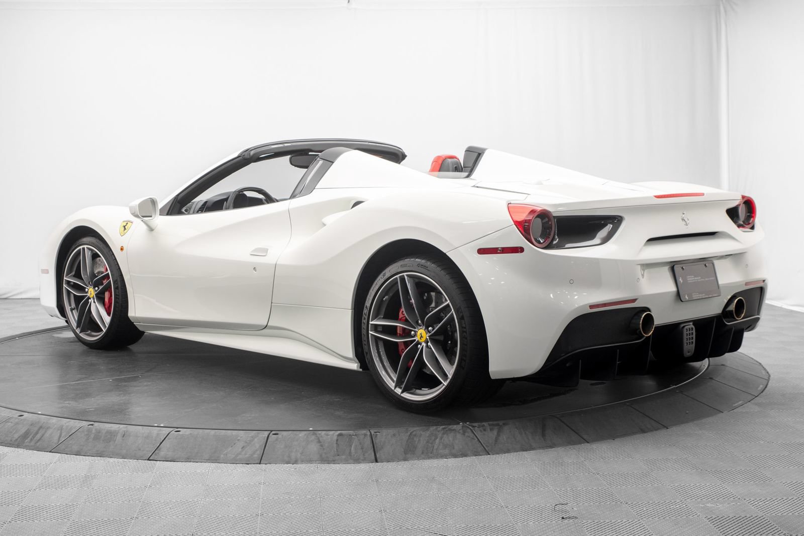Used 2019 Ferrari 488 Spider RWD image 5