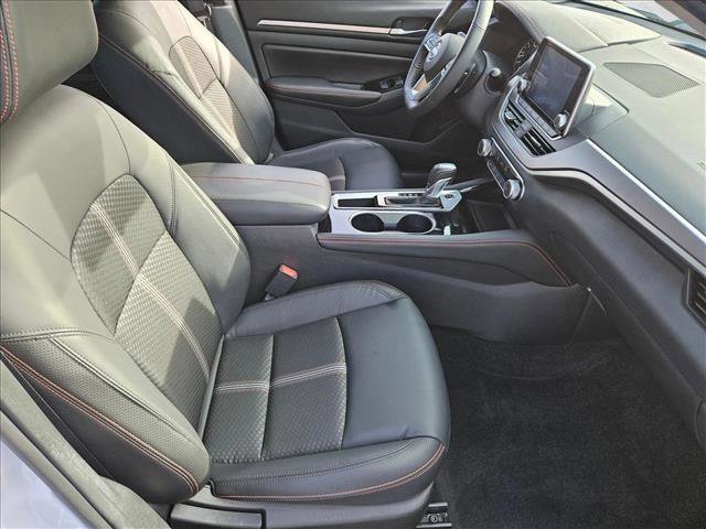 Used 2024 Nissan Altima 2.5 SR image 18