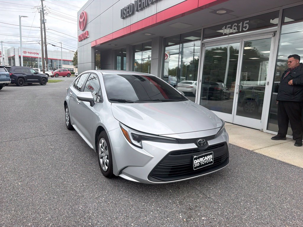 Used 2026 Toyota Corolla LE FWD image 3
