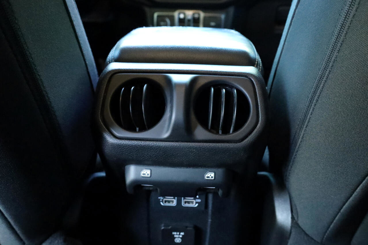 Used 2019 Jeep Wrangler Unlimited Sahara image 10
