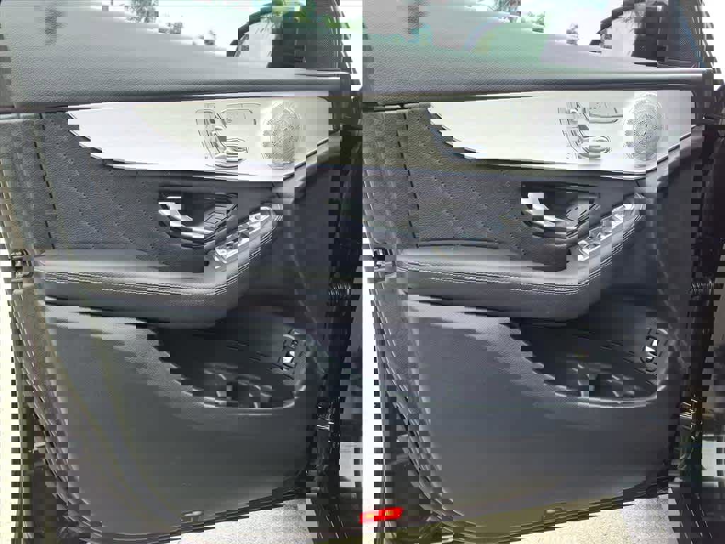 Used 2019 Mercedes-Benz GLC 300 image 18