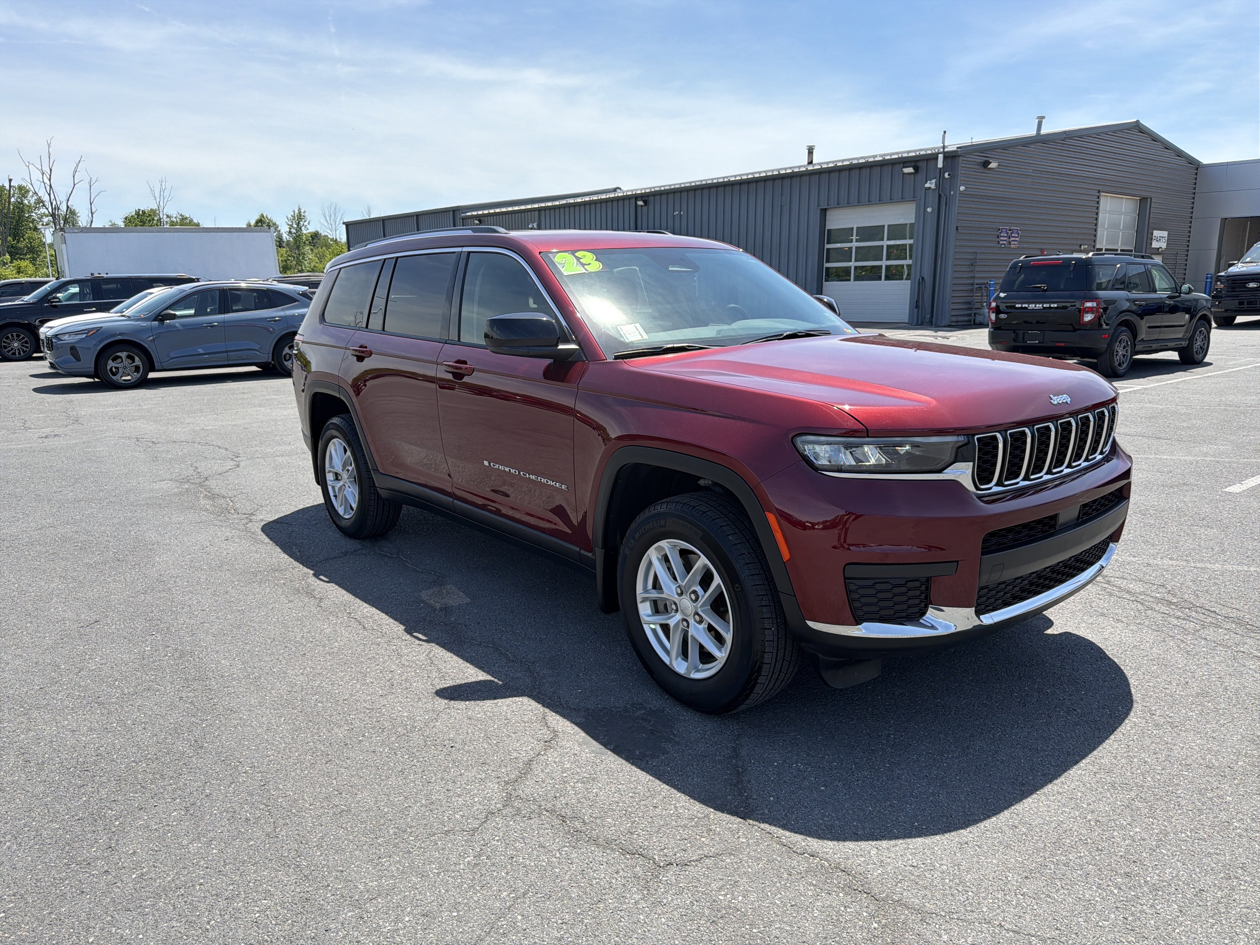 Used 2023 Jeep Grand Cherokee L Laredo w/ Luxury Tech Group I AWD/4WD image 1