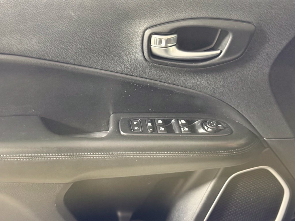 Used 2019 Jeep Compass Latitude AWD/4WD image 22