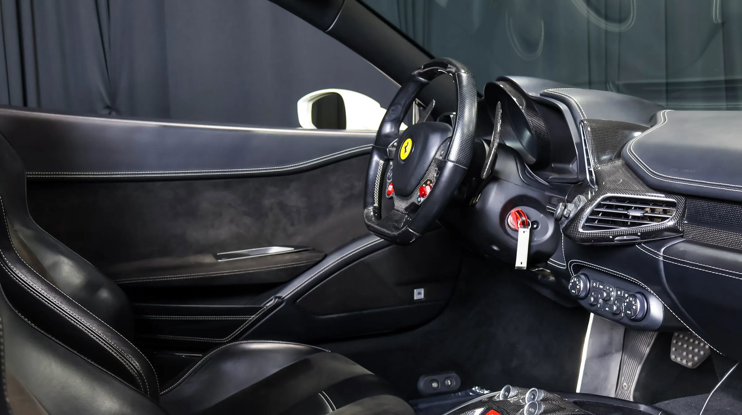 Used 2012 Ferrari 458 Spider RWD image 21