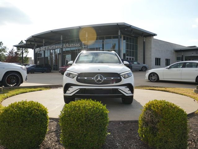 Used 2026 Mercedes-Benz GLC 300 4MATIC image 2