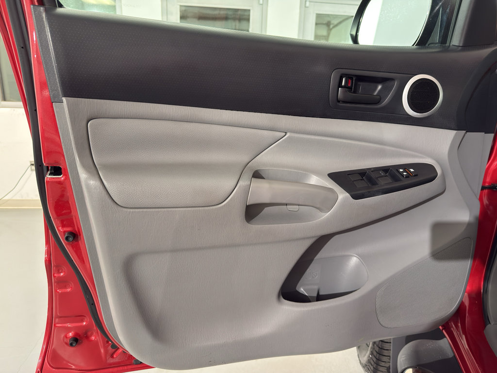 Used 2015 Toyota Tacoma PreRunner w/ SR5 Package image 17