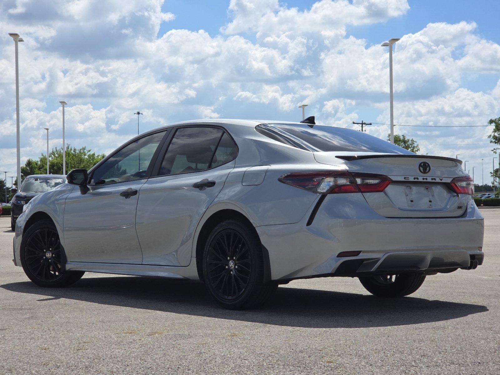 Used 2021 Toyota Camry SE FWD image 16