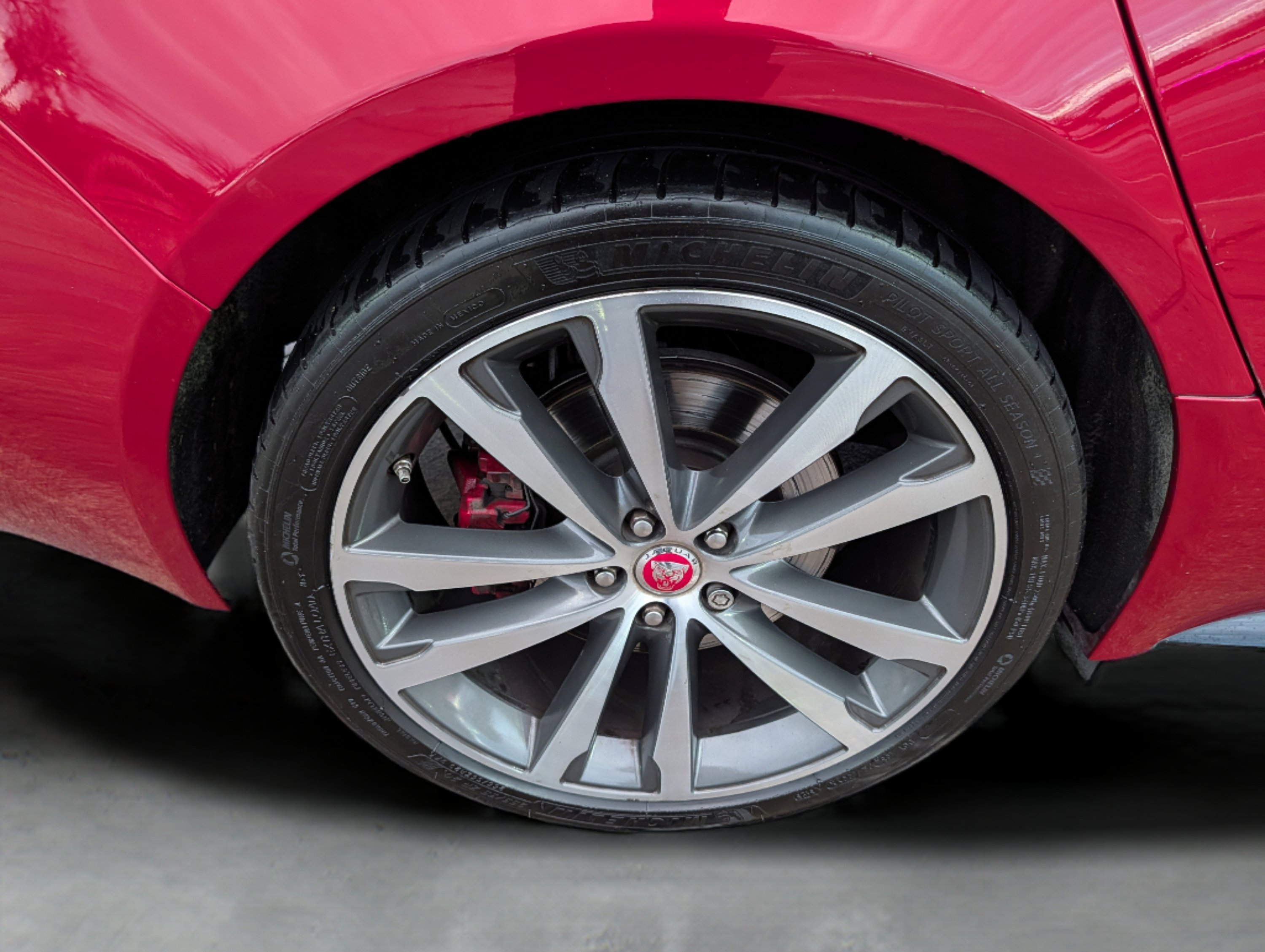 Used 2018 Jaguar XF S image 76