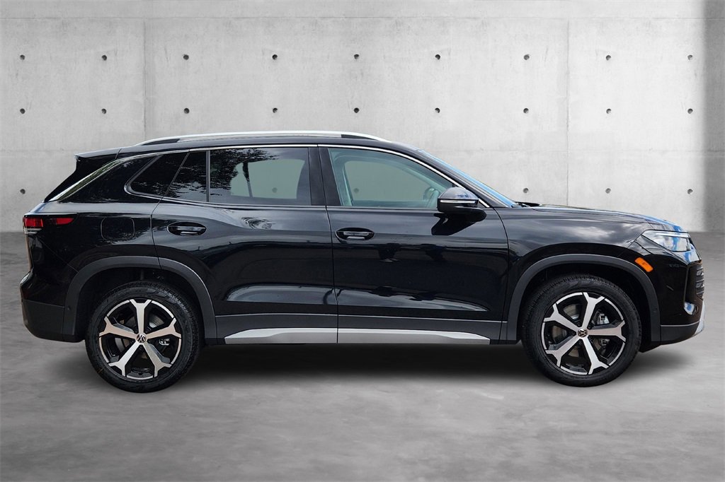 New 2025 Volkswagen Tiguan SE image 22