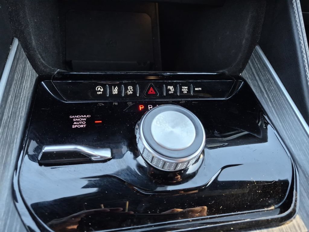 Used 2024 Jeep Wagoneer Series II w/ Flexible Seating Group AWD/4WD image 34