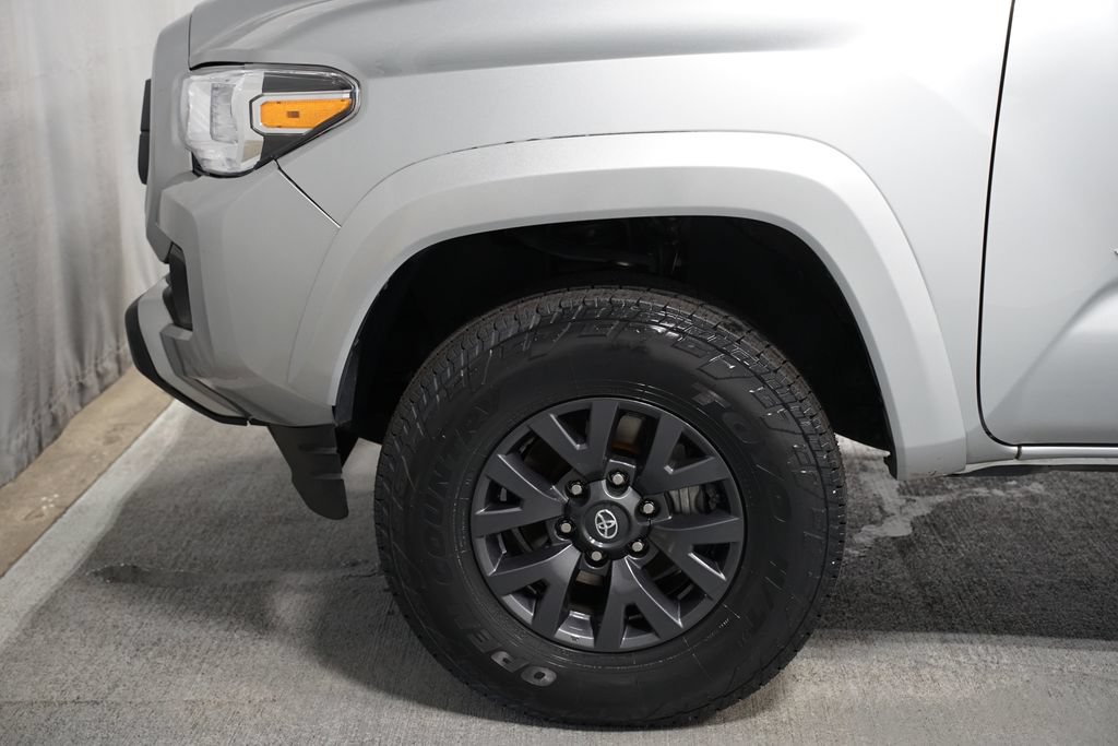 Used 2023 Toyota Tacoma SR5 w/ Technology Package RWD image 5