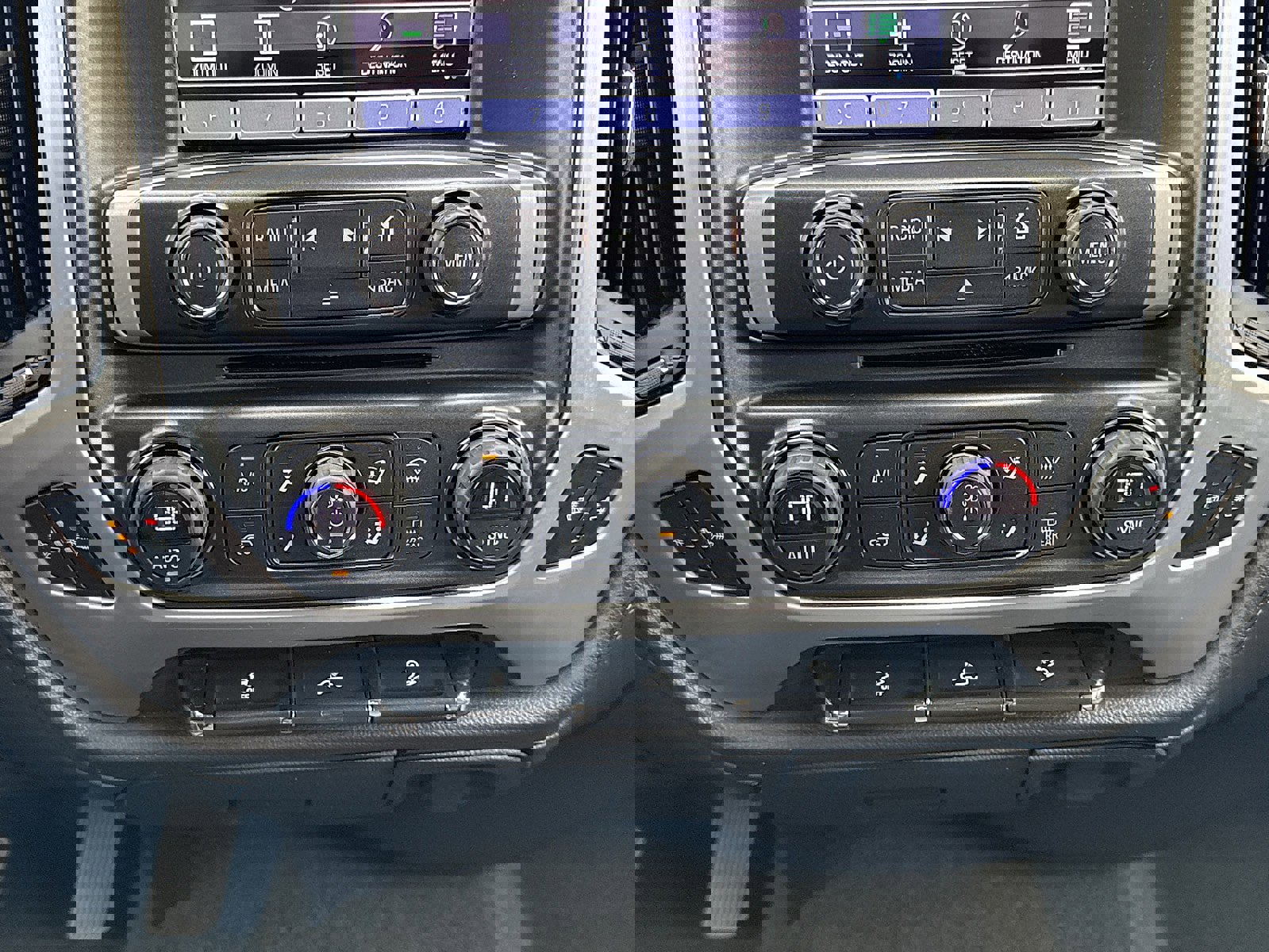 Used 2017 GMC Sierra 3500 SLE w/ HD SLE Preferred Plus Package image 15