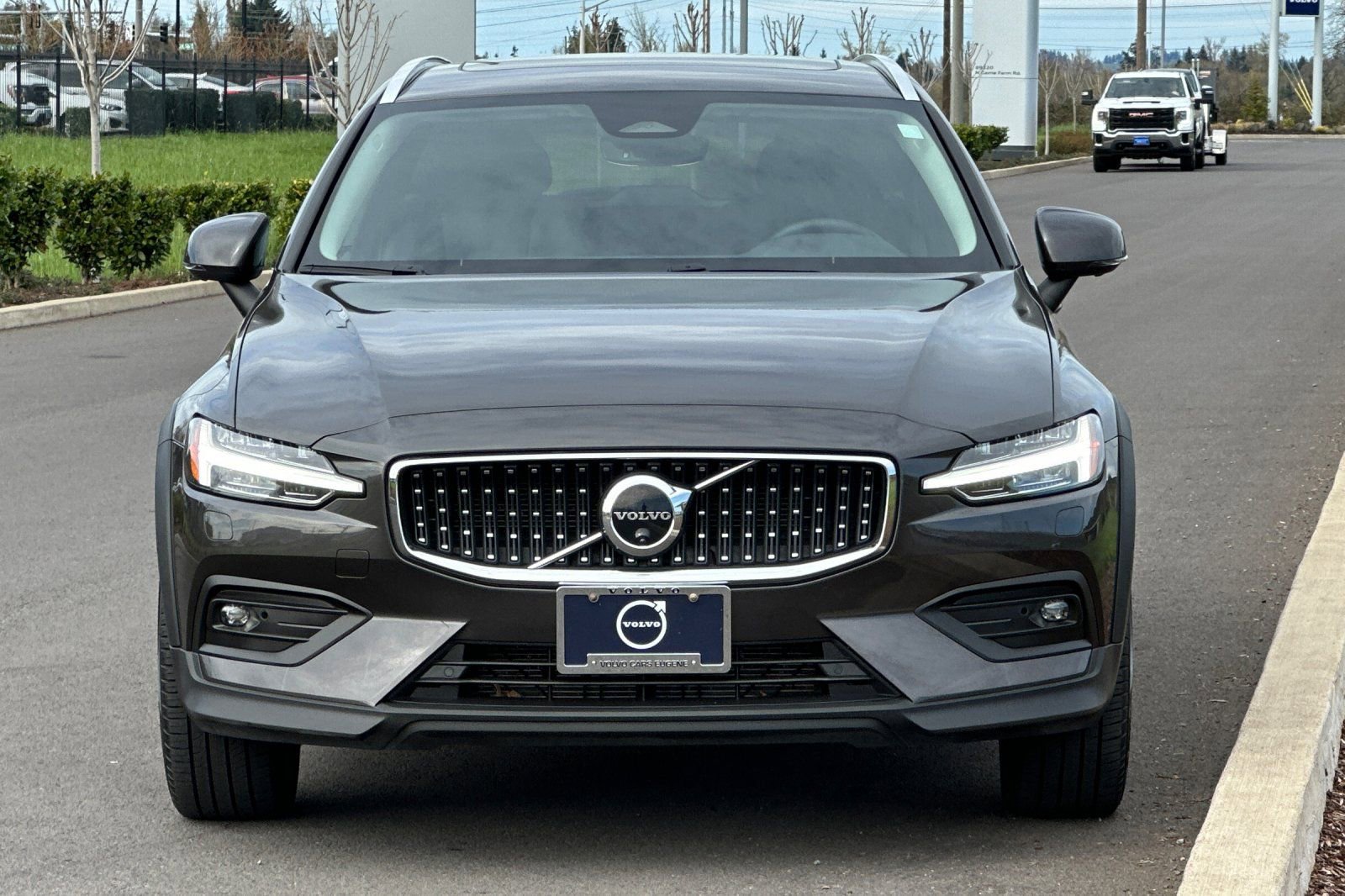 Used 2025 Volvo V60 B5 Cross Country Plus image 8