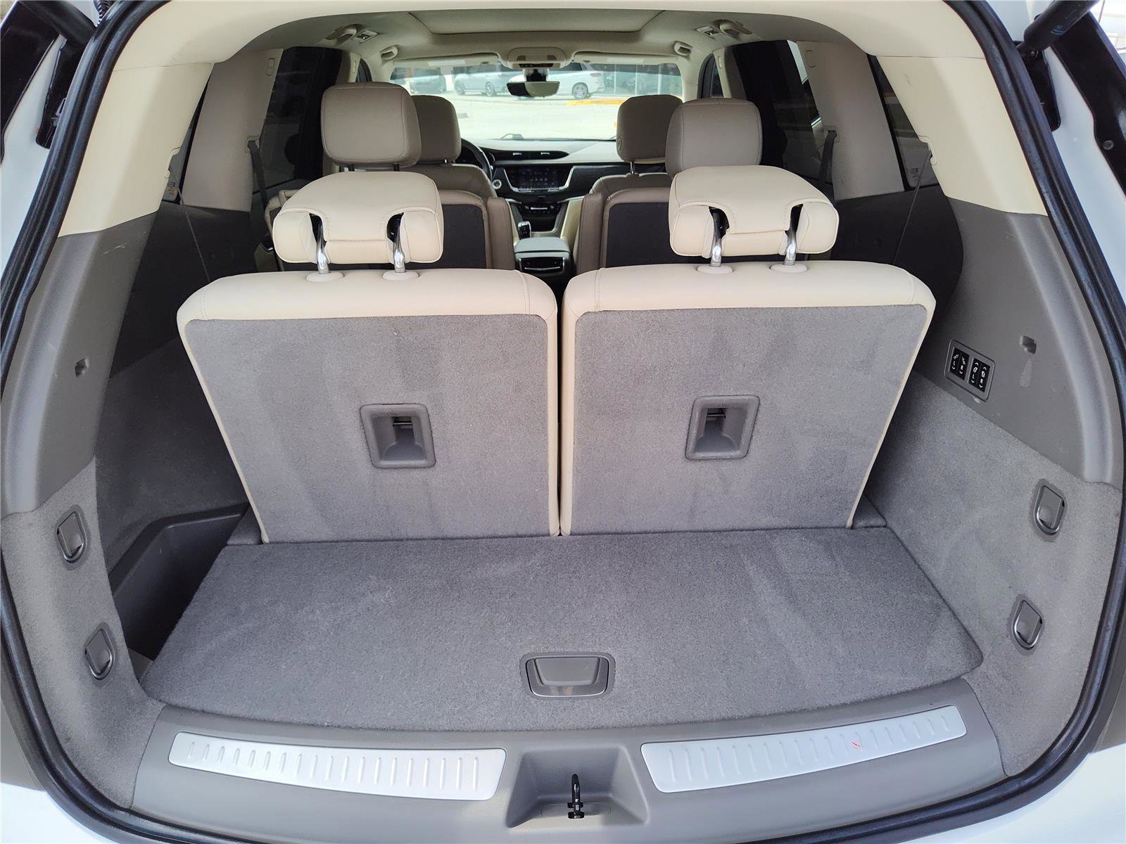 Used 2022 Cadillac XT6 Premium Luxury w/ Technology Package image 7