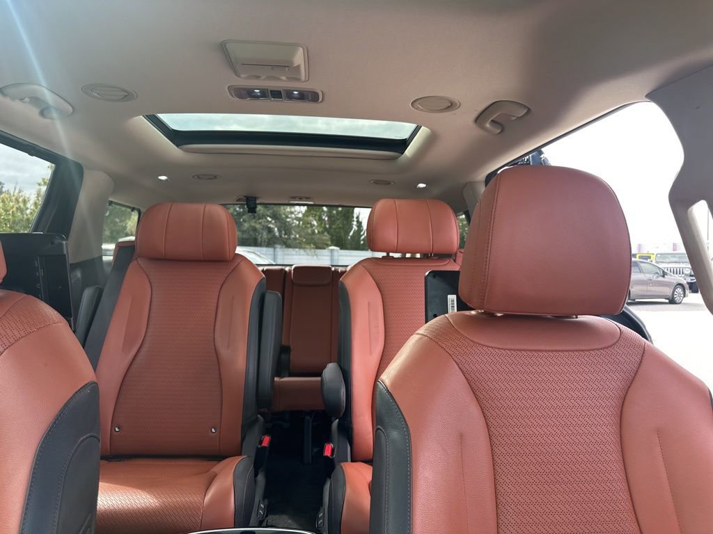 Used 2024 Kia Carnival SX Prestige image 17