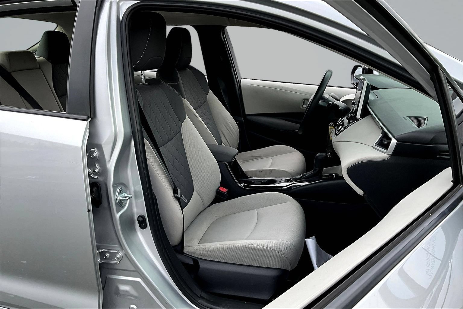 Used 2020 Toyota Corolla LE FWD image 26