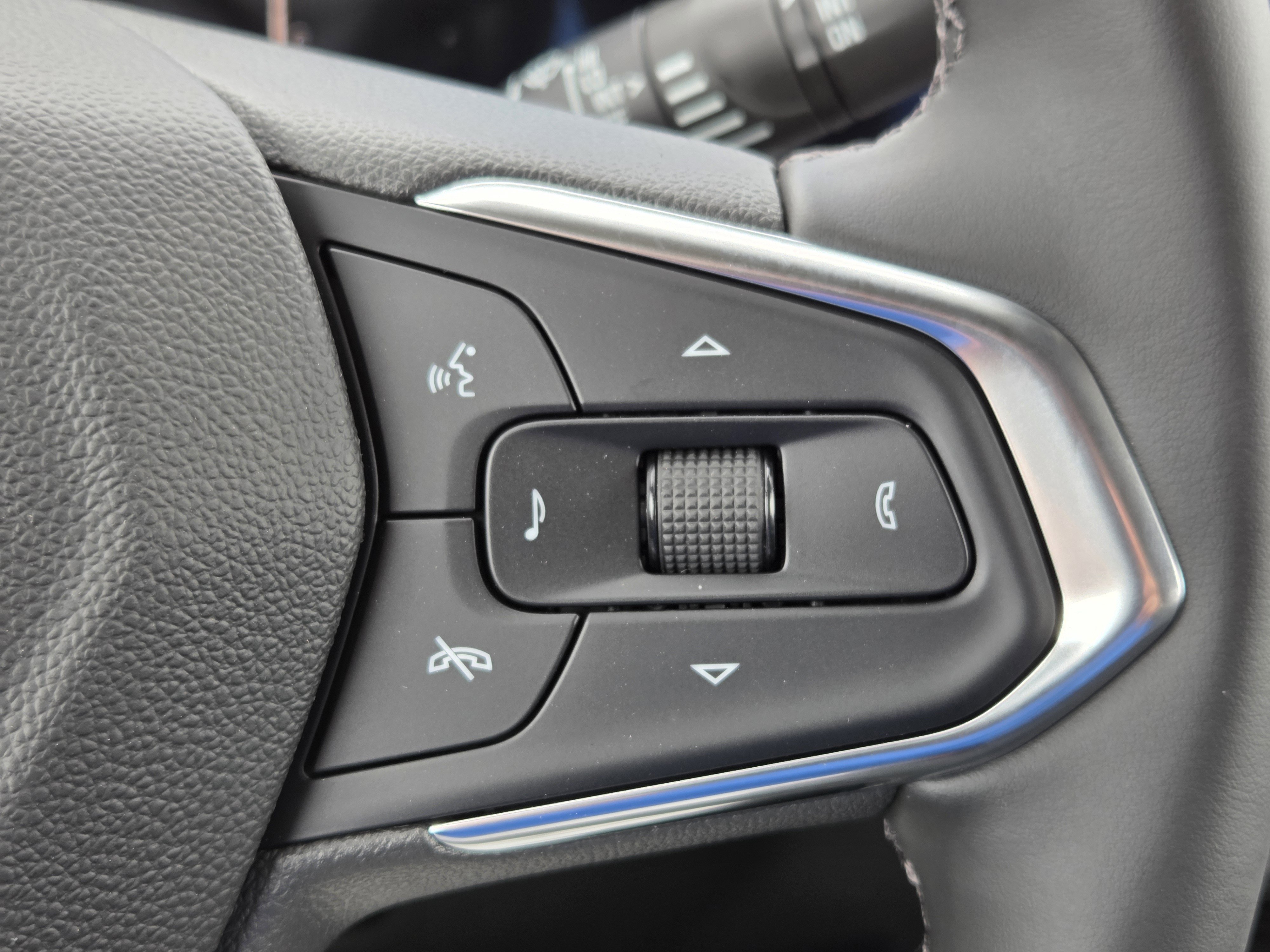 New 2026 Chevrolet Trax ACTIV w/ Sunroof Package FWD image 17