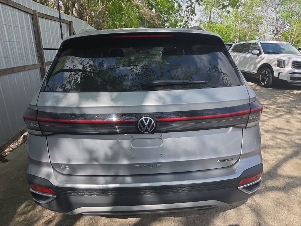 Used 2025 Volkswagen Taos SE image 10