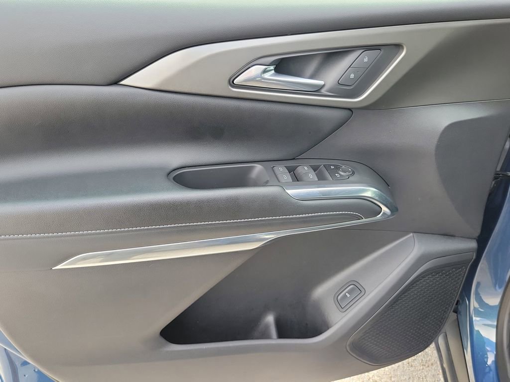 Used 2025 Chevrolet Traverse LT image 19