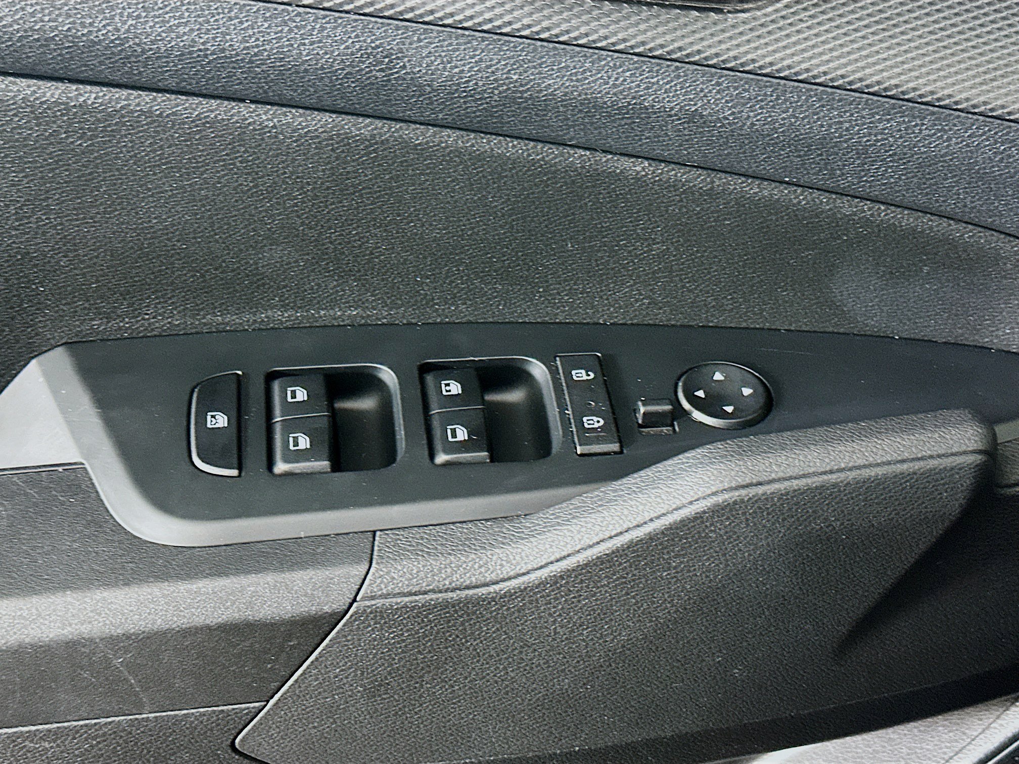Used 2025 Kia Sportage LX FWD image 15