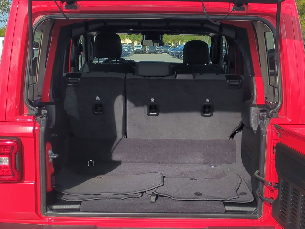 Used 2025 Jeep Wrangler Unlimited Sahara image 16