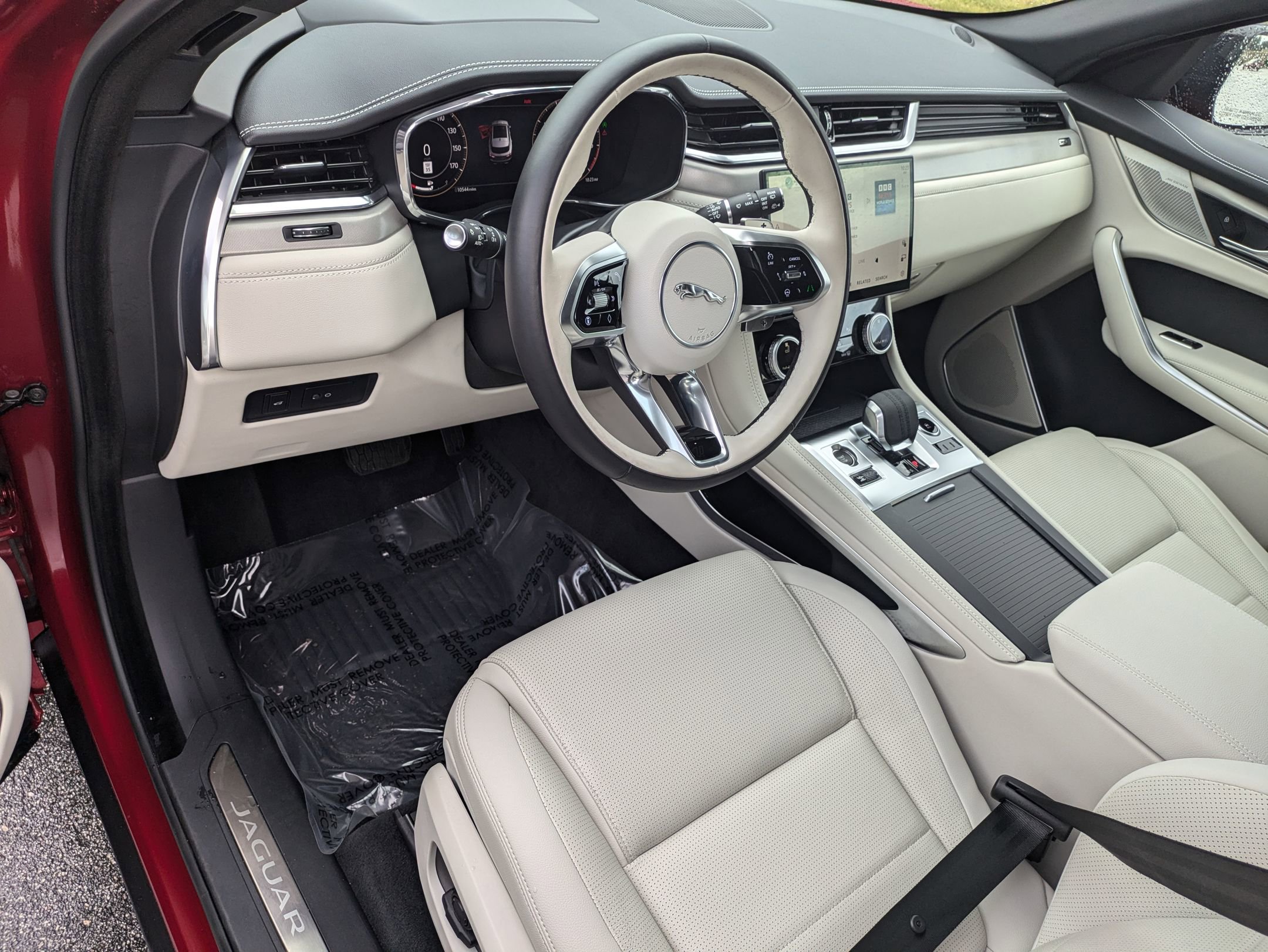 Used 2026 Jaguar F-PACE R-Dynamic S image 9