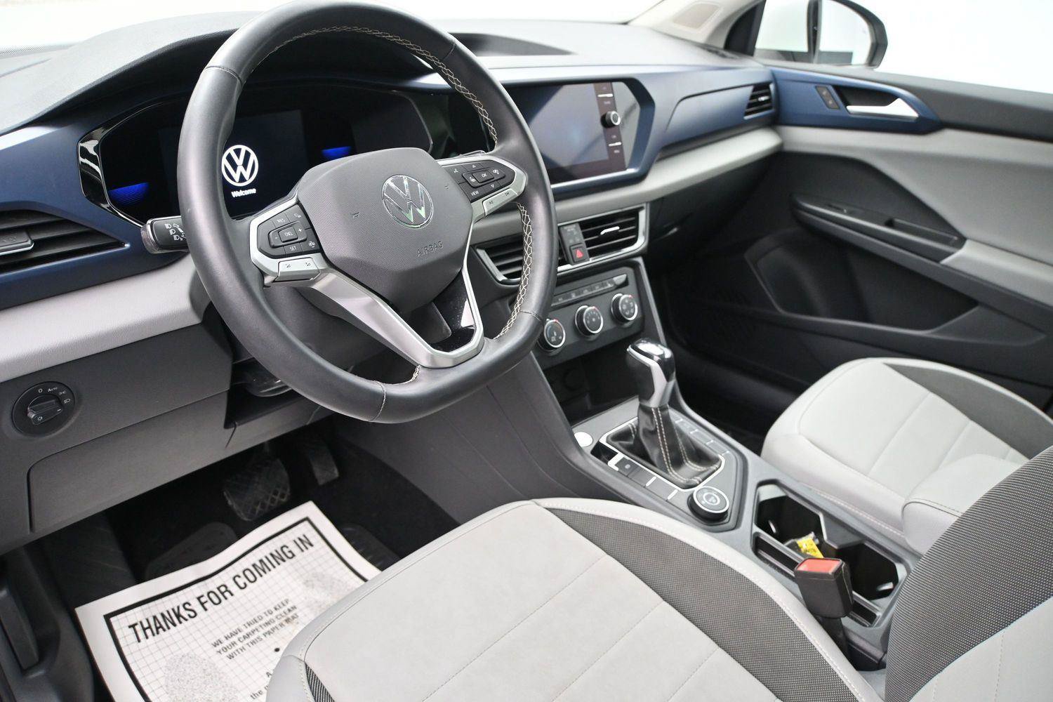 Certified 2022 Volkswagen Taos SE w/ Panoramic Sunroof Package FWD image 2