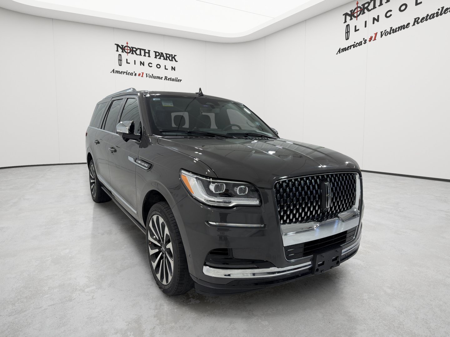 Used 2024 Lincoln Navigator L Black Label AWD/4WD image 7