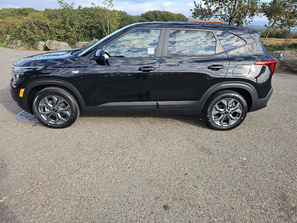 New 2026 Kia Seltos LX image 2