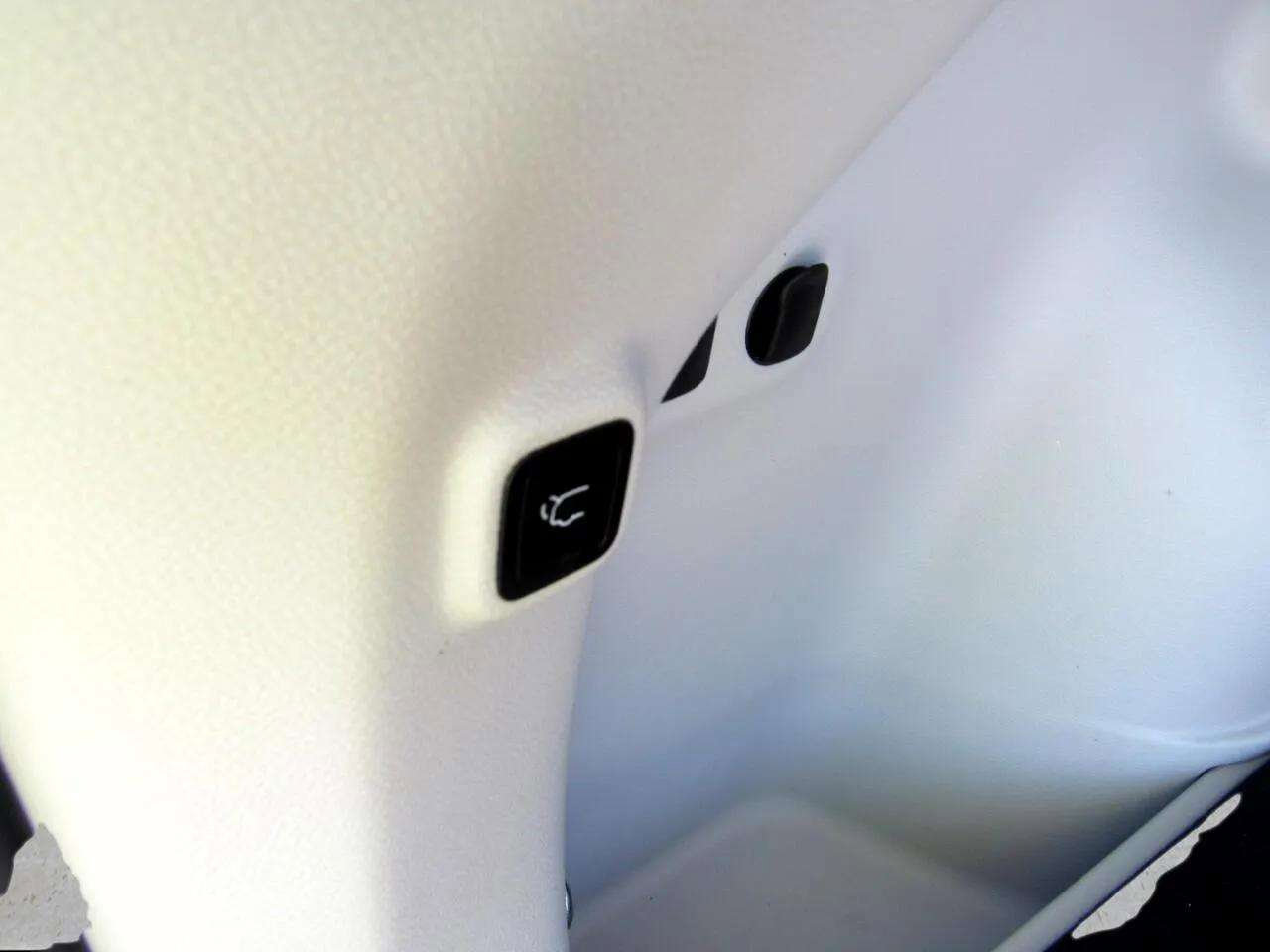 Used 2020 Jeep Cherokee Latitude Plus w/ Comfort/Convenience Group image 39