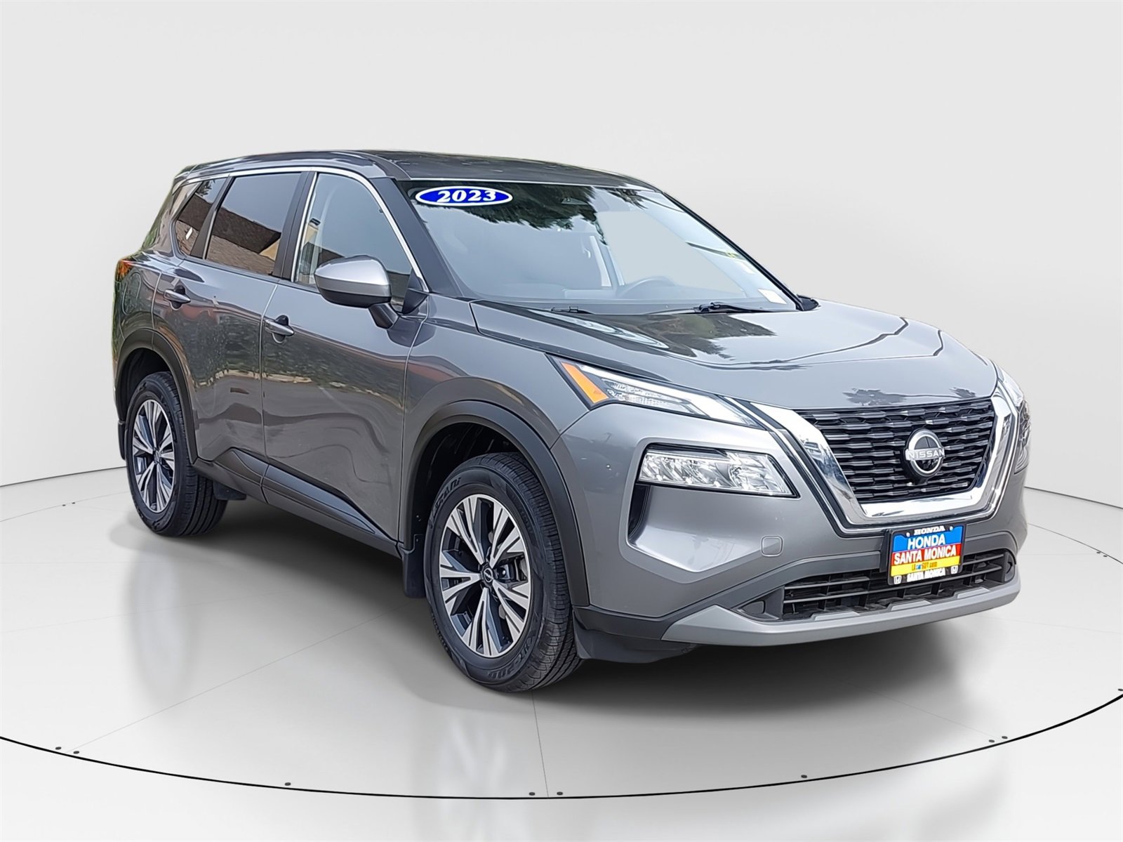 Used 2023 Nissan Rogue SV image 3