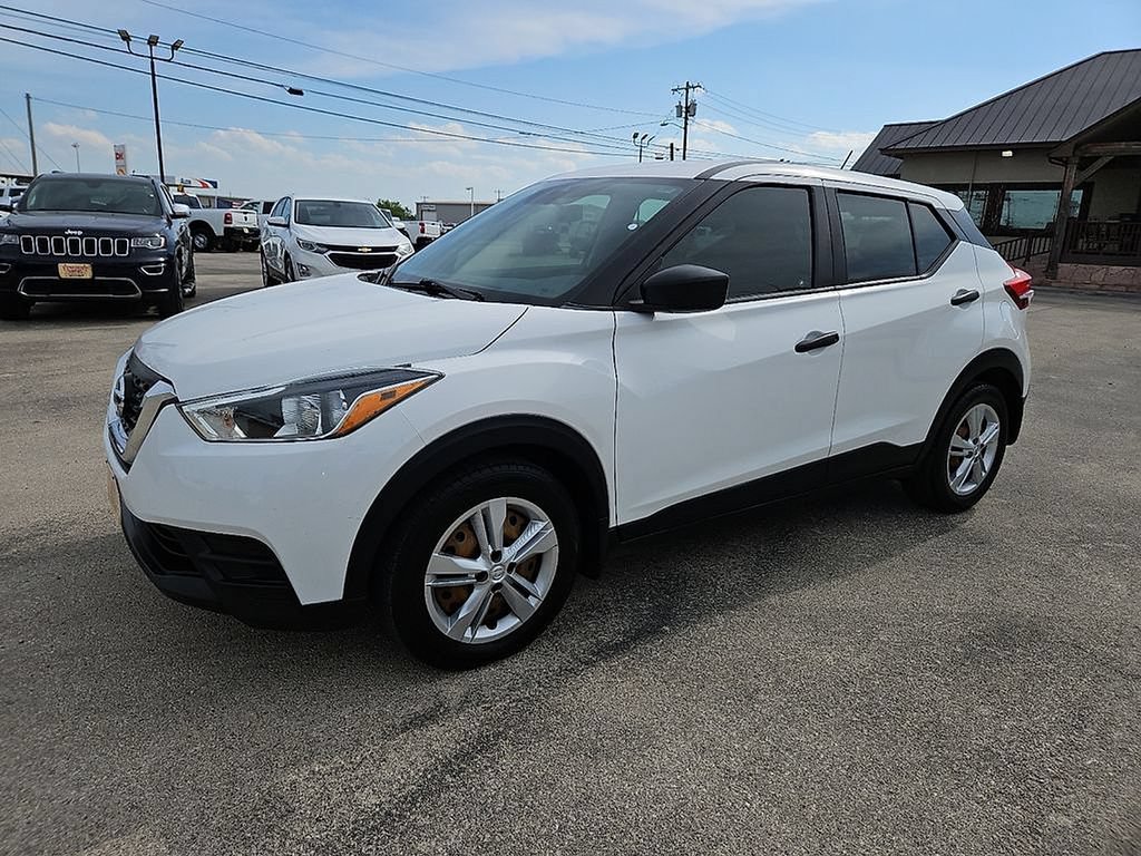 Used 2020 Nissan Kicks S FWD image 2