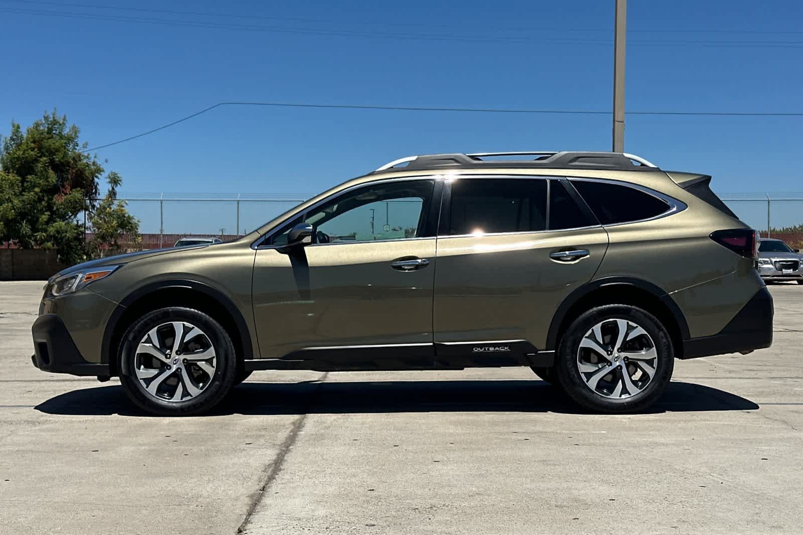 Used 2022 Subaru Outback Touring AWD/4WD image 6