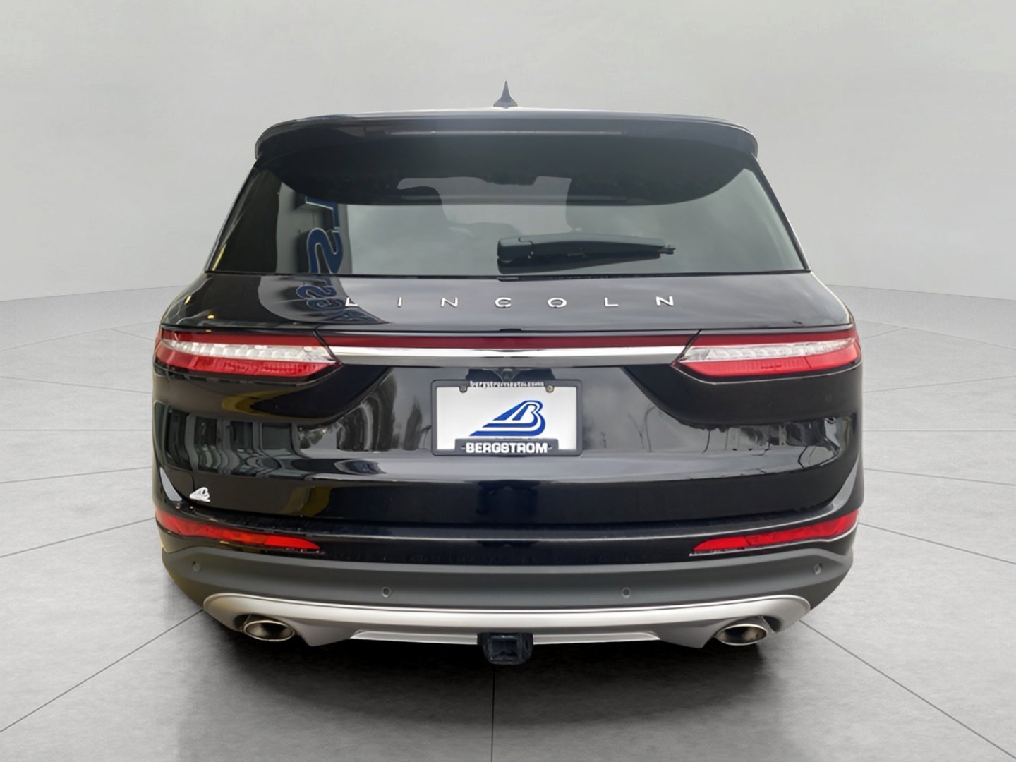 Used 2024 Lincoln Corsair AWD w/ Towing Package image 6