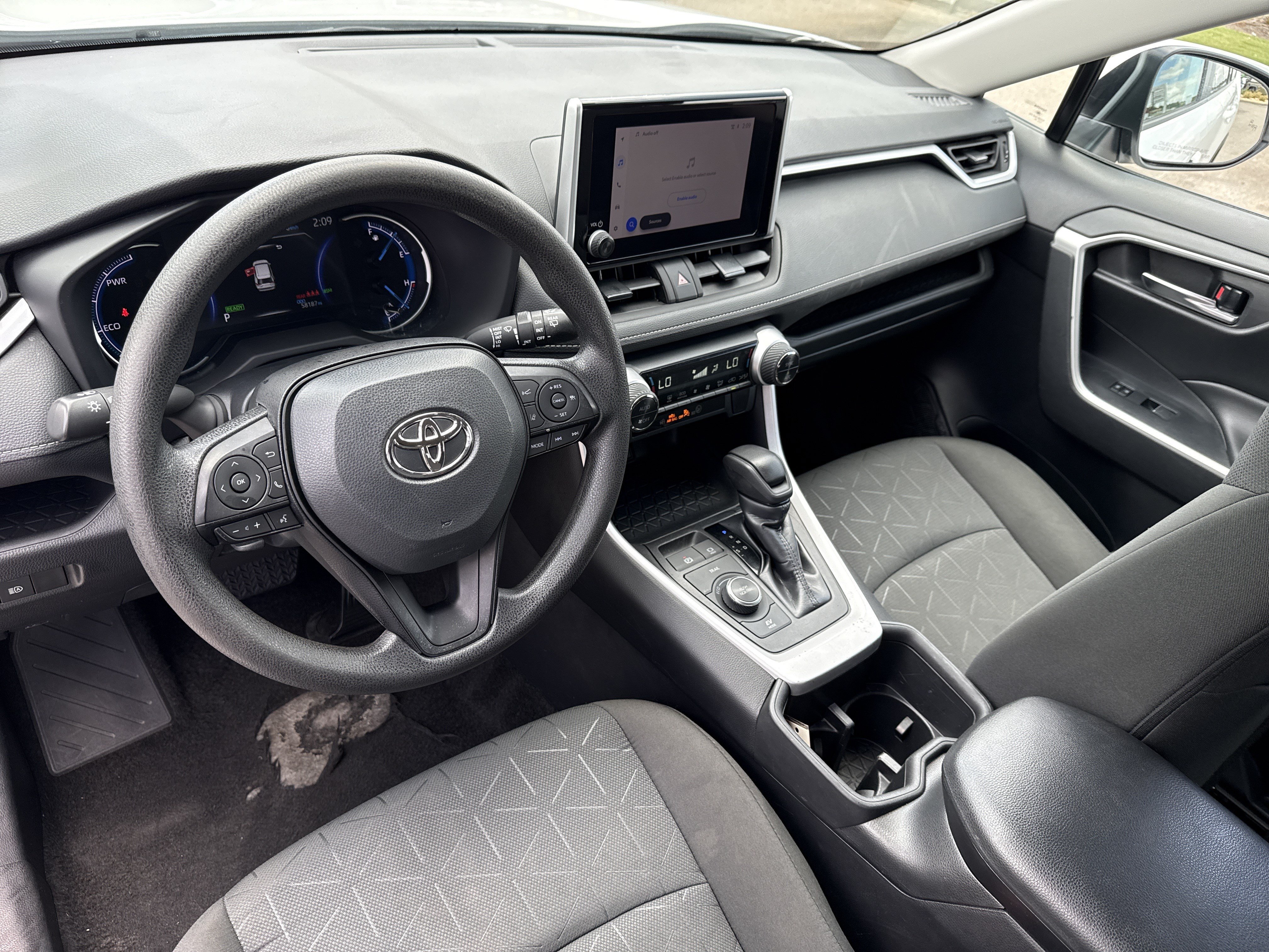 Used 2024 Toyota RAV4 XLE AWD/4WD image 21