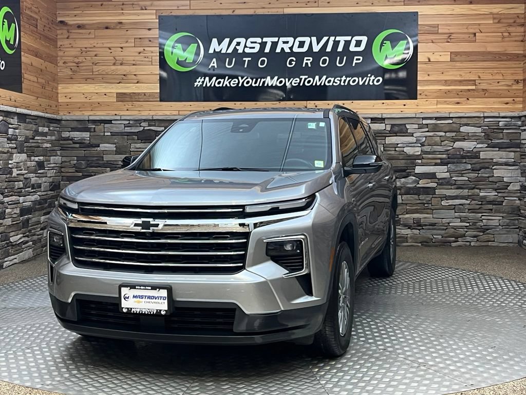Used 2025 Chevrolet Traverse LT w/ Driver Confidence Package AWD/4WD image 8