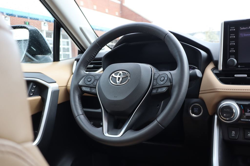 Used 2020 Toyota RAV4 XLE Premium image 44