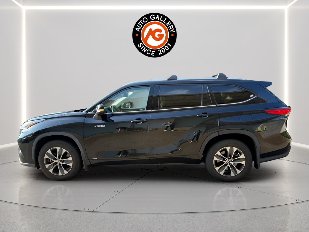 Used 2021 Toyota Highlander XLE AWD/4WD image 5