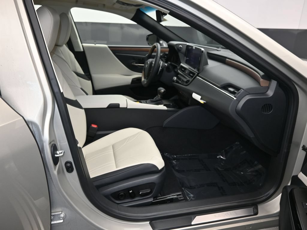 Certified 2025 Lexus ES 350 Ultra Luxury FWD image 11