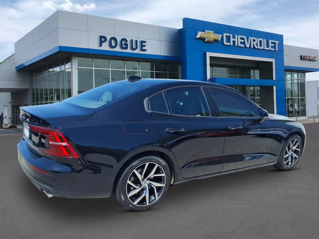 Used 2020 Volvo S60 T5 Momentum w/ Protection Package FWD image 2