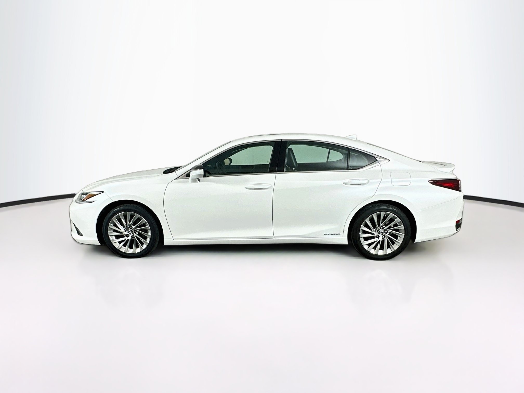 Used 2019 Lexus ES 300h w/ Accessory Package 2 FWD image 4