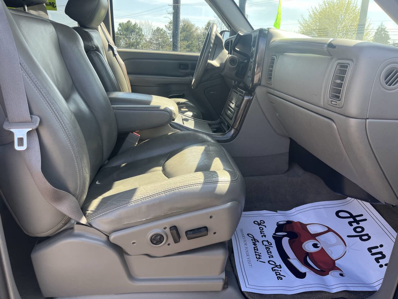 Used 2005 GMC Yukon XL Denali image 12