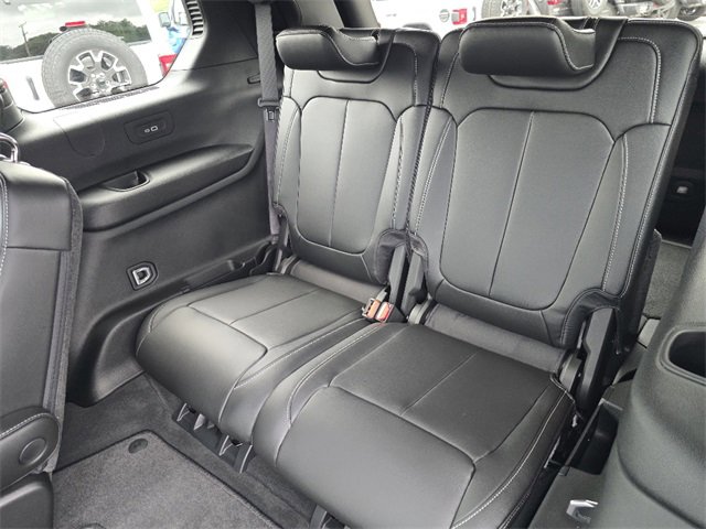 New 2025 Jeep Grand Cherokee L Limited w/ Black Appearance Package image 8