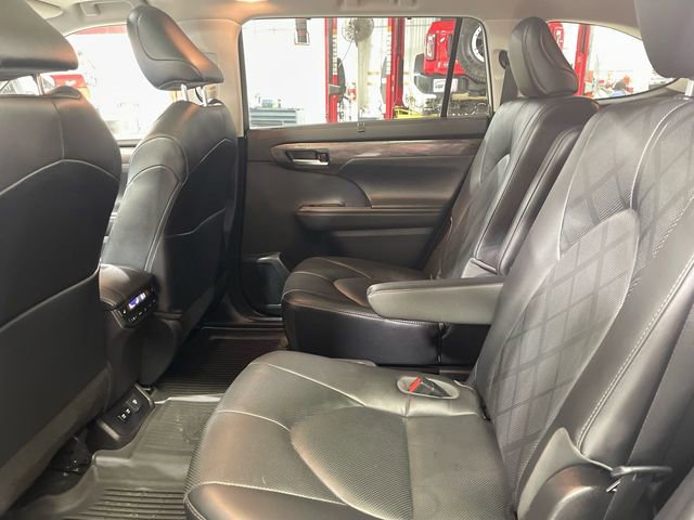 Used 2020 Toyota Highlander Platinum image 23