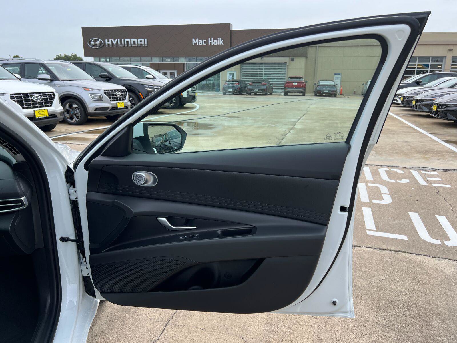 New 2026 Hyundai Elantra SE FWD image 18